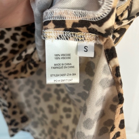 Cloth & Stone Leopard Print Cropped Tie Front Button Down Tee Size Small - Picture 6 of 8